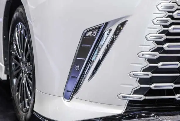 Genuine Lexus Japan 2024-2025 Lm Front Corner Signature Chrome Garnish Set (Set Of 4) 1