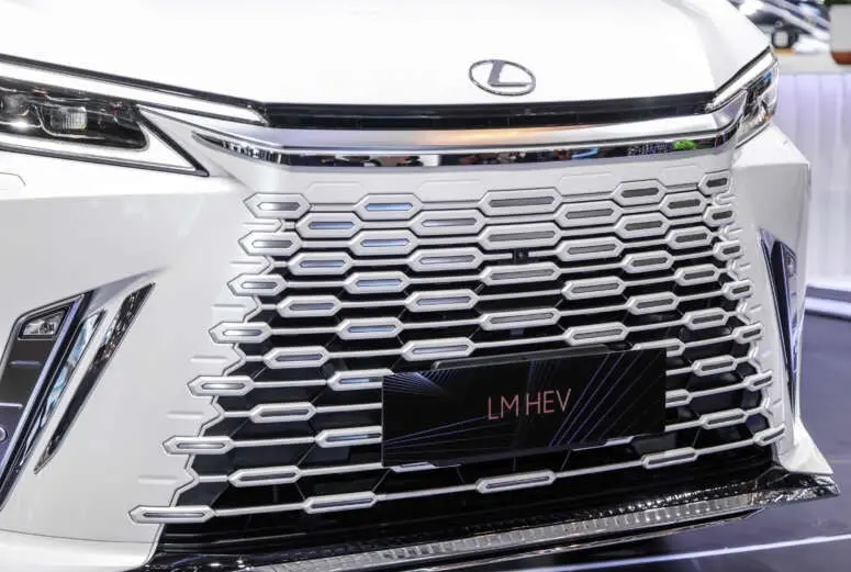 Genuine Lexus Japan 2024-2025 Lm Front Upper Grille Signature Chrome Garnish 1