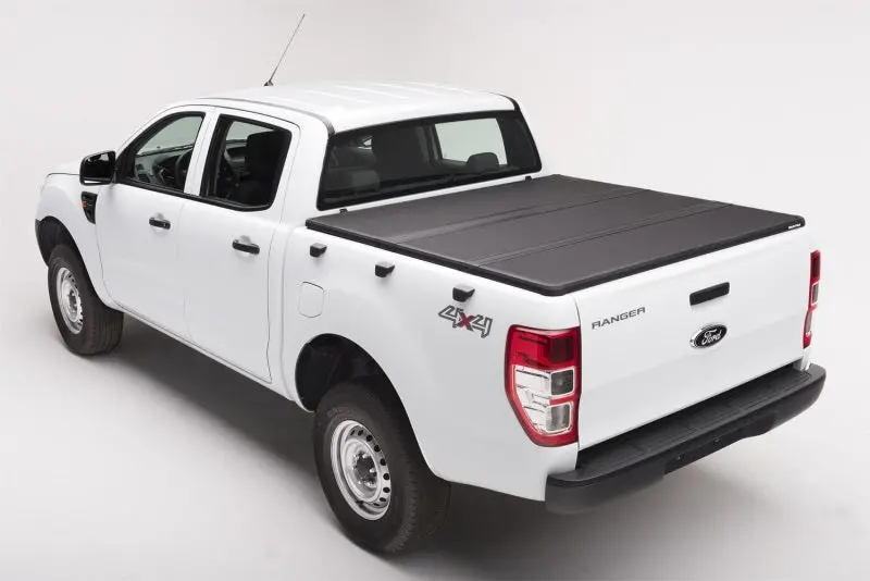Extang Solidfold 2.0 Hard Tonneau Cover For 2005–2016 Nissan Frontier (5-Foot Bed, With Or Without Track System) 1